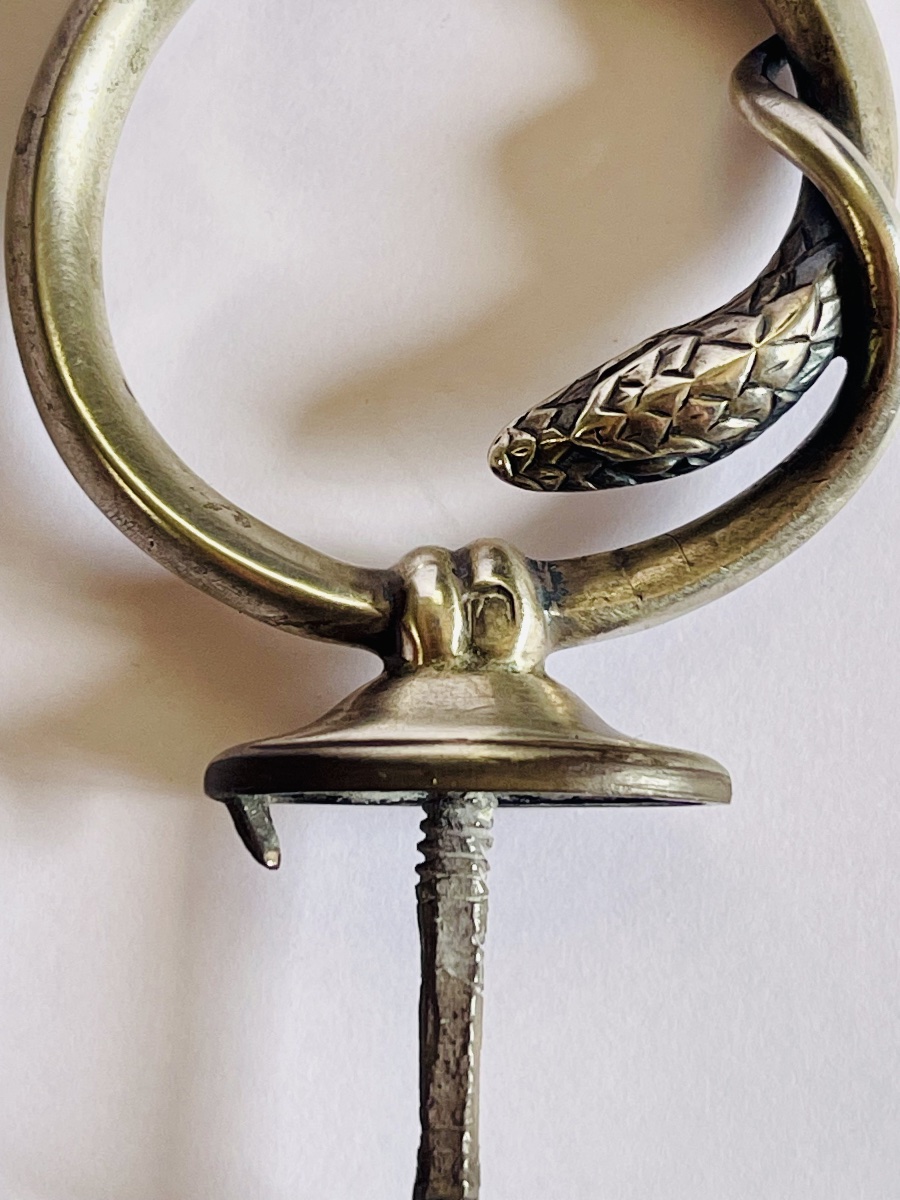 Trunk Handle -photo-1